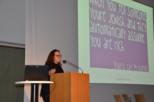 Susanne Benizri bei ihrem Vortrag zu aktuellem Antisemitismus